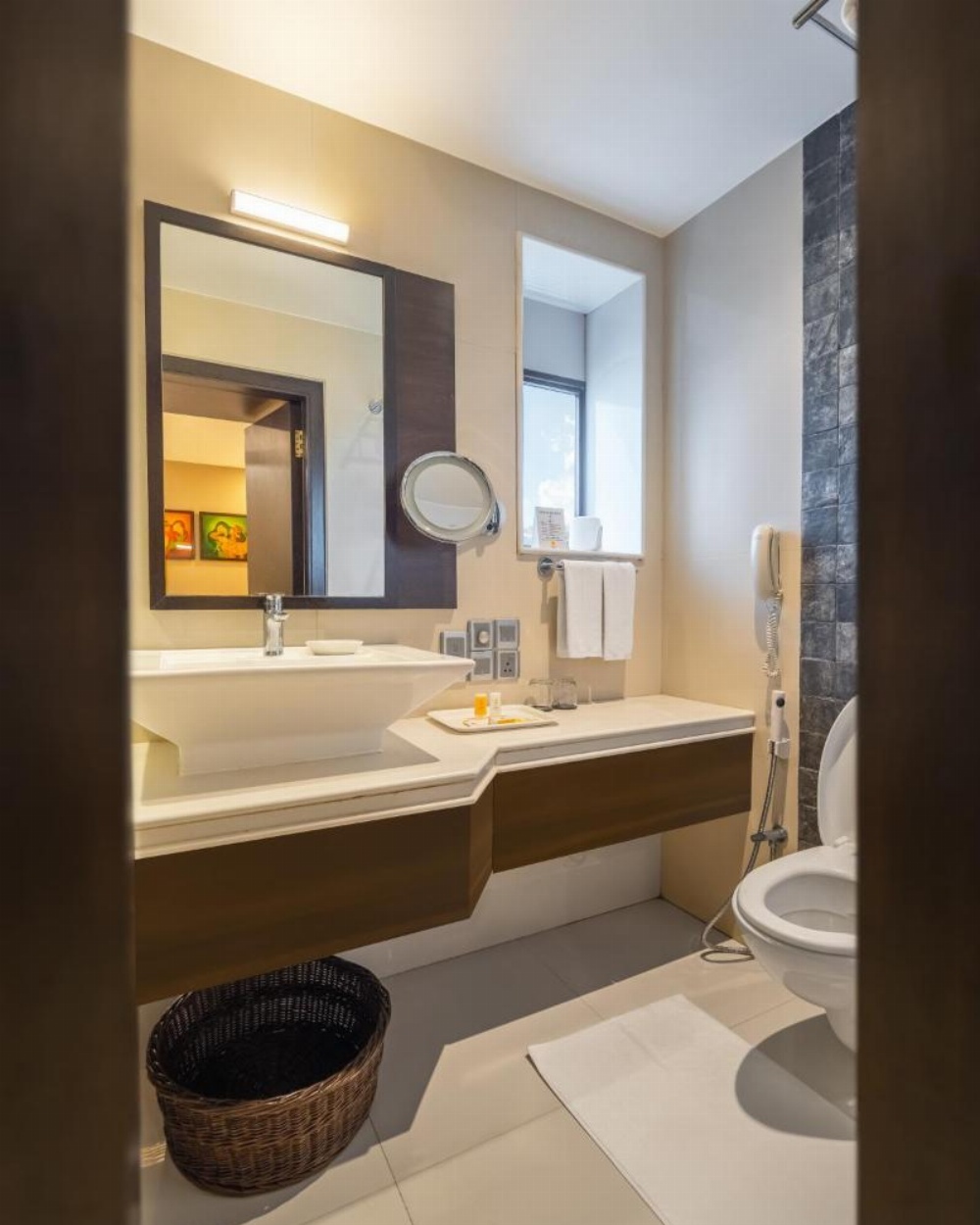 The Shalimar Hotel, Kemps Corner