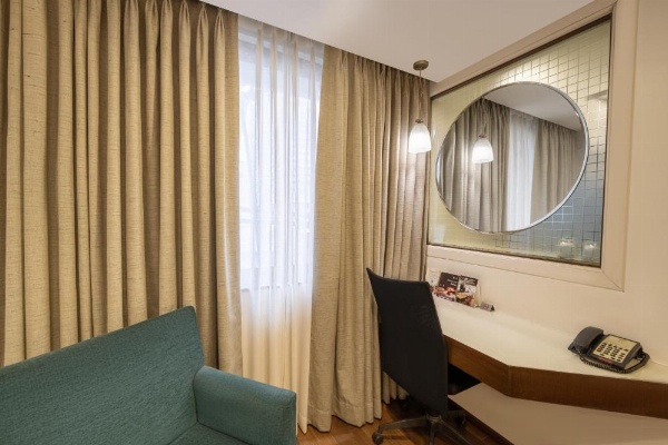 The Shalimar Hotel, Kemps Corner image 11