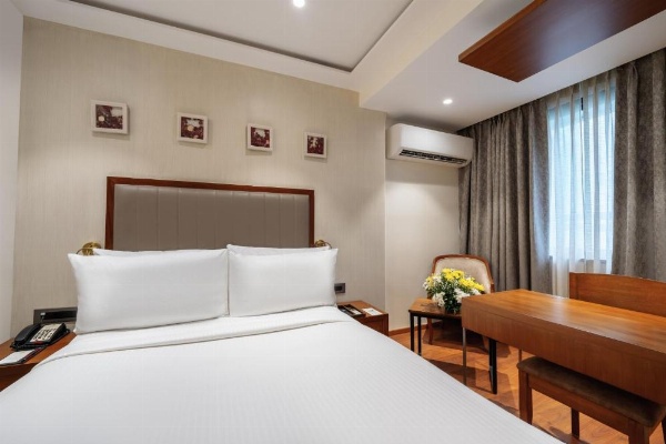 The Shalimar Hotel, Kemps Corner image 14