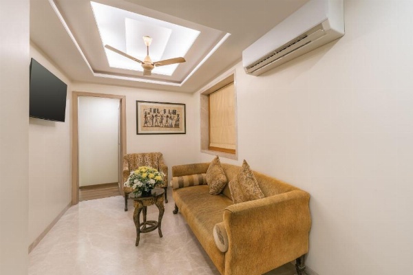 The Shalimar Hotel, Kemps Corner image 35