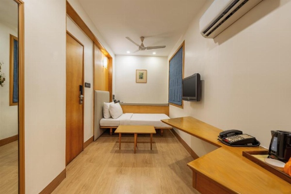 The Shalimar Hotel, Kemps Corner image 39