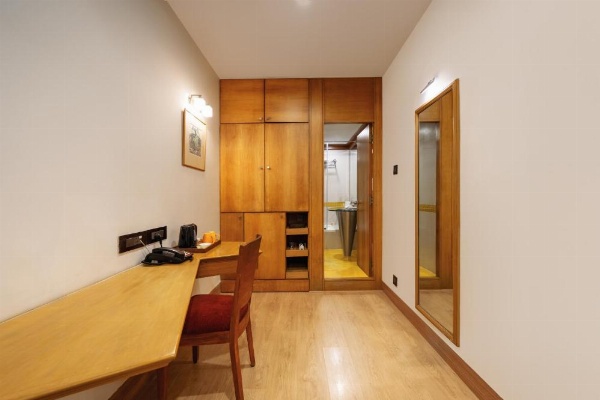 The Shalimar Hotel, Kemps Corner image 40