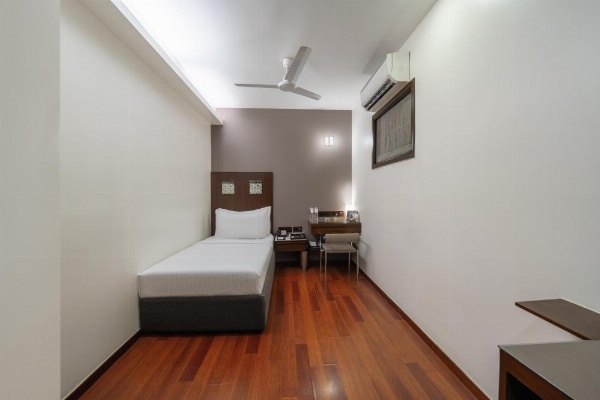 The Shalimar Hotel, Kemps Corner image 42