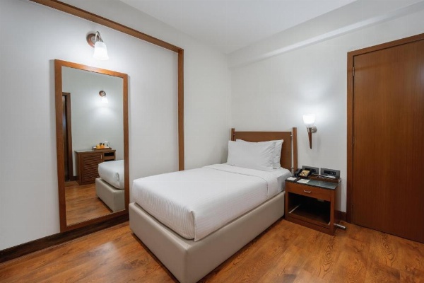 The Shalimar Hotel, Kemps Corner image 46