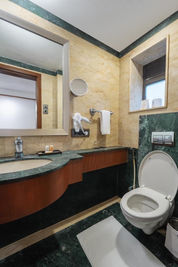 The Shalimar Hotel, Kemps Corner image 47