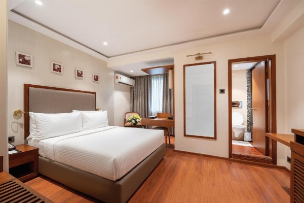 The Shalimar Hotel, Kemps Corner image 6