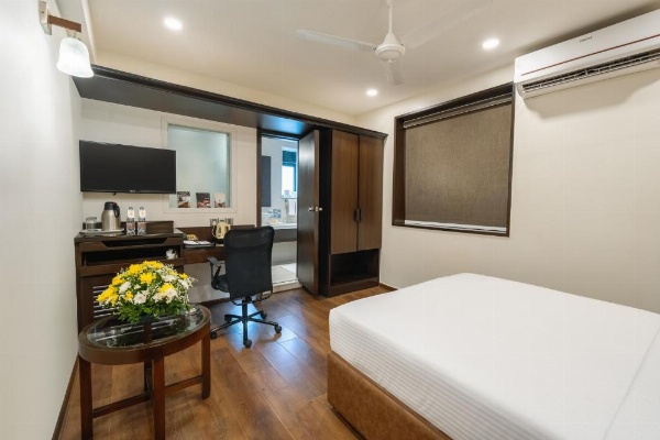 The Shalimar Hotel, Kemps Corner image 7